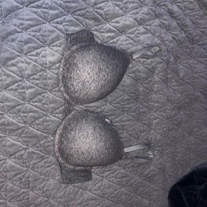 Victoria secret tee shirt bra